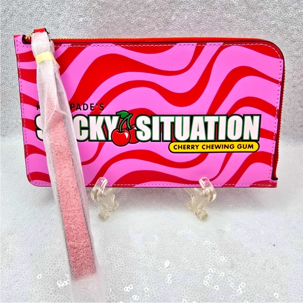 Kate Spade Novelty Bubble Gum L-Zip Wristlet! 🍬🍬